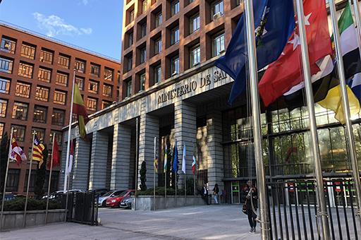 Sede del Ministerio con las banderas autonómicas por la celebración del Consejo Interterritorial