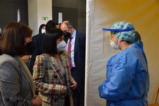 La ministra Darias, en el Riojaforum de Logroño, habilitado como punto de vacunación