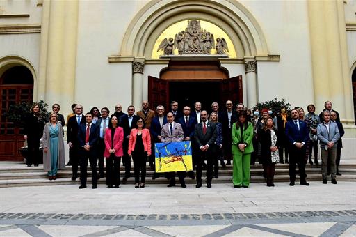 Carolina Darias junto a los asistentes a la reunión