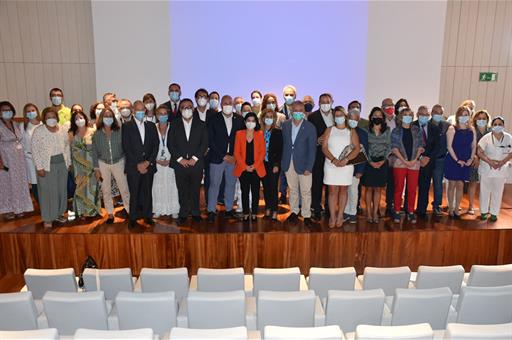 La ministra Carolina Darias en la foto de familia del acto del 40º Aniversario del Hospital General de Fuerteventura