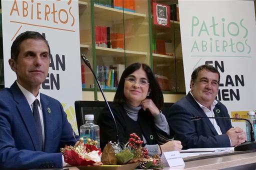 La ministra Carolina Darias, el Alto Comisionado contra la Pobreza Infantil y el alcalde de Alcalá de Henares