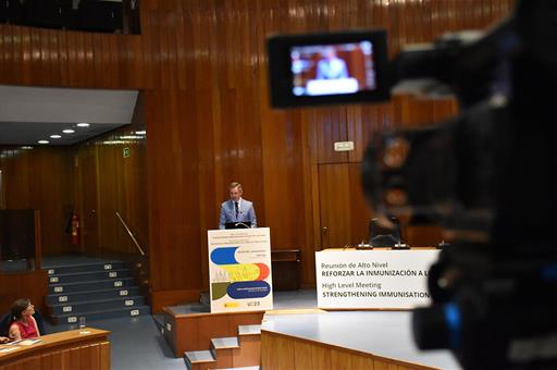 El ministro de Sanidad, José Miñones, durante la reunión de alto nivel