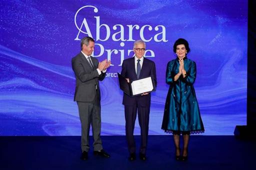 El ministro de Sanidad en funciones, José Miñones, en la gala de entrega de la III Edición de 'Abarca Prize'