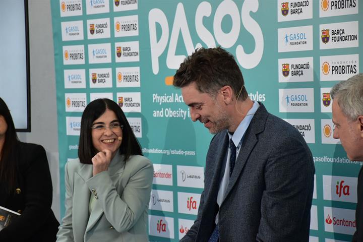 La ministra Carolina Darias y Pau Gasol, presidente de la Gasol Foundation