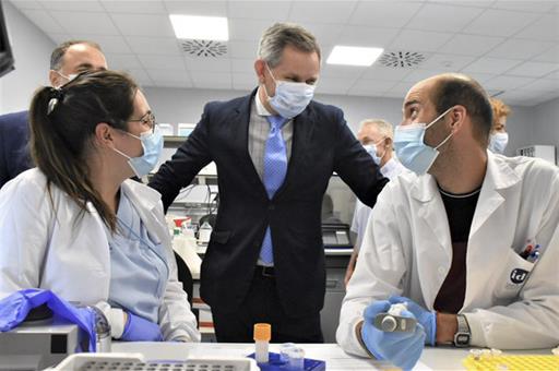 El ministro de Sanidad visita las instalaciones de la Fundación Pública Galega de Medicina Xenómica
