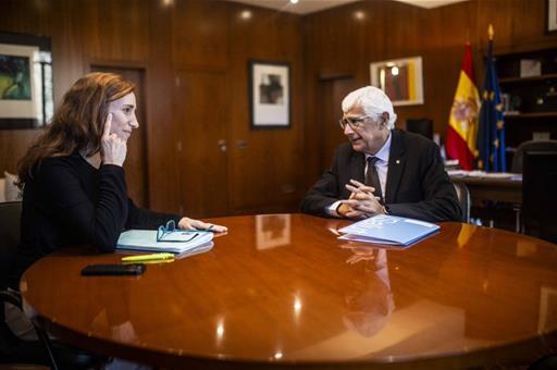 Imagen del artículo Mónica García destaca la sintonía, voluntad de diálogo y cooperación tras la reunión con el conseller de Salut de Cataluña