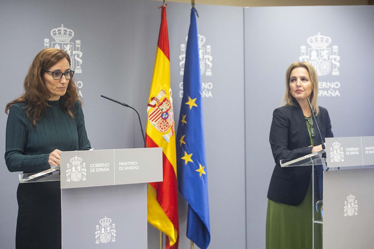 La ministra de Sanidad, Mónica García, y la directora general de la ONT, Beatriz Domínguez-Gil, durante la presentación 