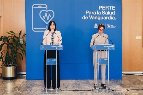 La ministra de Ciencia, Innovación y Universidades, Diana Morant, y la ministra de Sanidad, Mónica García, durante su intervenci