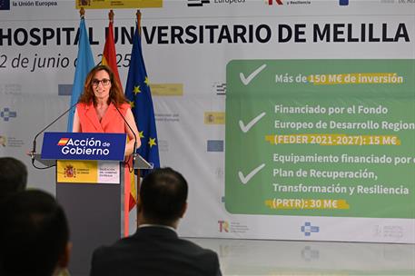 La ministra de Sanidad, Mónica García, durante su intervención en la inauguración del hospital.