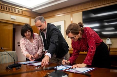 La ministra de Sanidad, Mónica García, durante la firma del manifiesto de la campaña Clean Cities