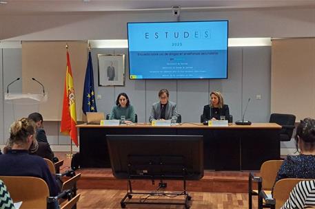 La ministra de Sanidad, Mónica García, presenta los resultados de la encuesta