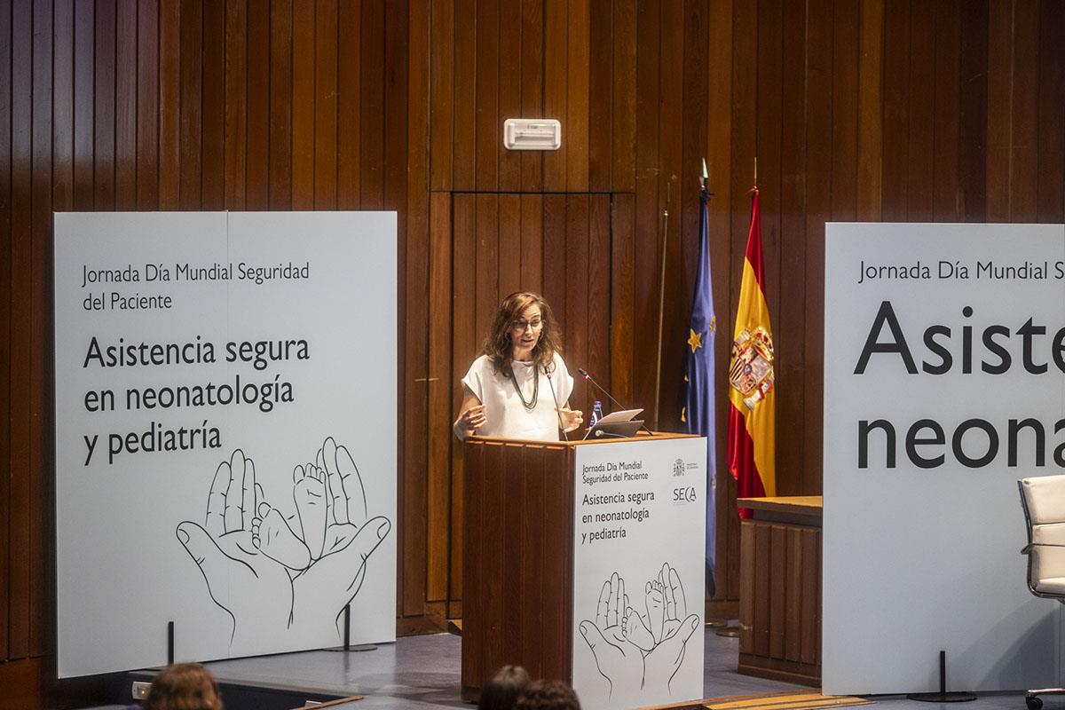 La ministra durante la comparecencia