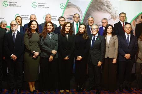 Asistentes al acto organizado por la Asociación Española contra el Cáncer con motivo del Día Mundial contra el Cáncer