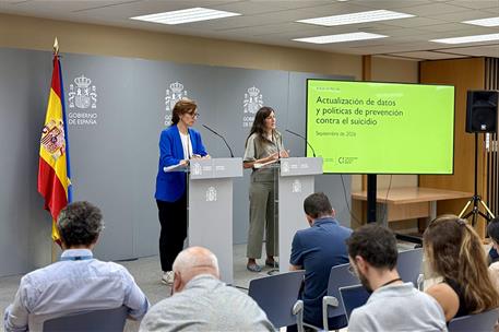La ministra de Sanidad durante su intervención para anunciar la preparación del nuevo sistema de vigilancia de salud mental.