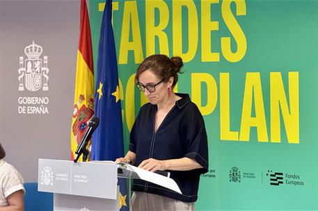 La ministra de Sanidad en el acto de entrega de diplomas.