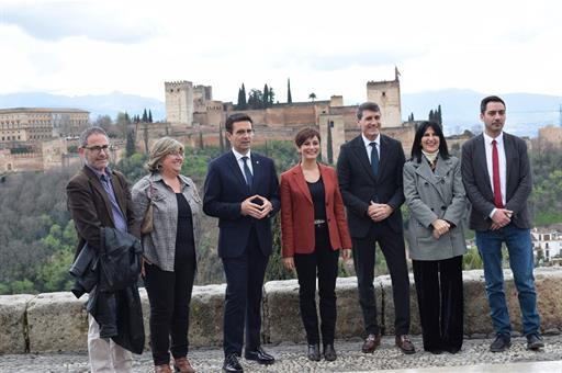 Isabel Rodríguez durante su visita a Granada