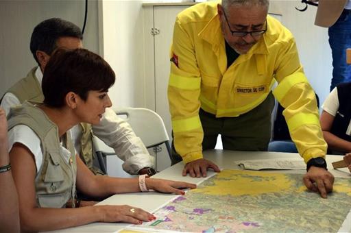 La ministra Isabel Rodríguez en el Puesto de Mando Avanzado desde donde se controla la evolución del incendio