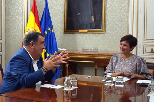 La ministra Isabel Rodríguez y el Alto Comisionado contra la Pobreza Infantil, Ernesto Gasco, durante su reunión