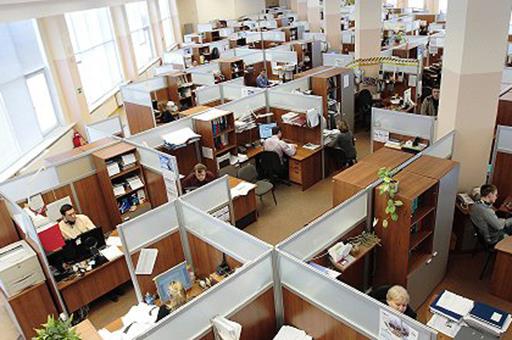 24/06/2019. Empleados públicos trabajando en una oficina de una administración