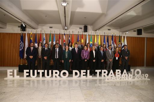 Foto de familia de los participantes en la Conferencia