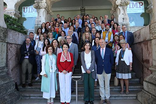 Magdalena Valerio posa junto a los asistentes al curso
