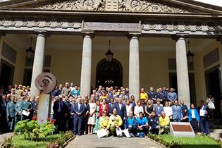 Foto de familia de los participantes en la extiención de incendios