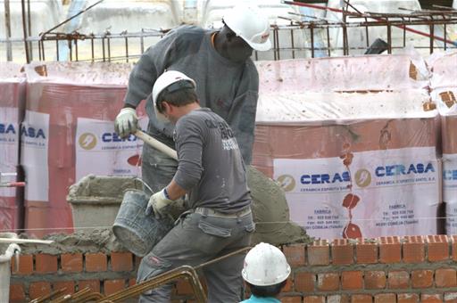 Trabajadores extranjeros durante su jornada laboral