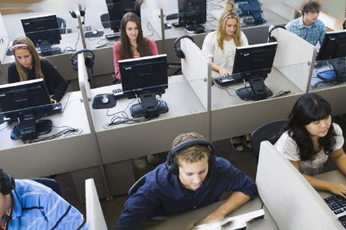 Trabajadores en un call center