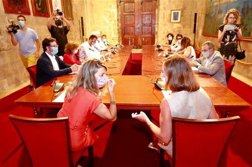 1/08/2020. Yolanda Díaz en un encuentro de la Mesa de Diálogo Social con la presidenta del Govern balear, Francina Armengol,