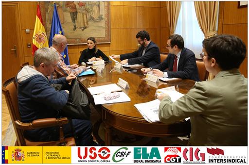 Yolanda Díaz se reúne con los sindicatos USO, CSIF, ELA, CGT, CIG e Intersindical