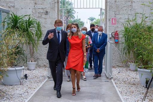 La vicepresidenta y ministra Yolanda Díaz junto al presidente de la Comunidad Valenciana, Ximo Puig