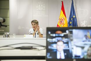 La vicepresidenta segunda, Yolanda Díaz, durante la videoconferencia con el secretario de Trabajo de Estados Unidos