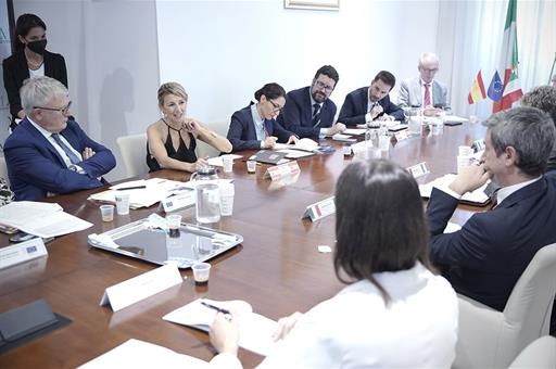 La vicepresidenta segunda del Gobierno, Yolanda Díaz, durante una de las reuniones que ha mantenido durane su viaje a Italia