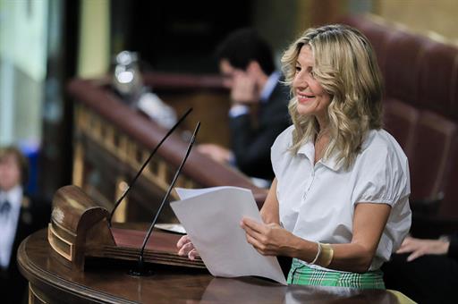 La vicepresidenta segunda y ministra de Trabajo y Economía Social, Yolanda Díaz, en la tribuna del Congreso