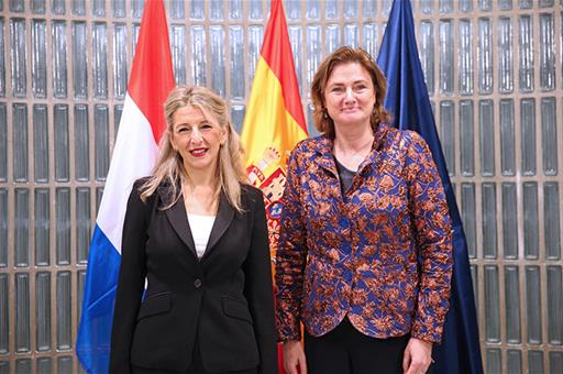 La vicepresidenta segunda y ministra de Trabajo y Economía Social, Yolanda Díaz, junto a su homóloga neerlandesa