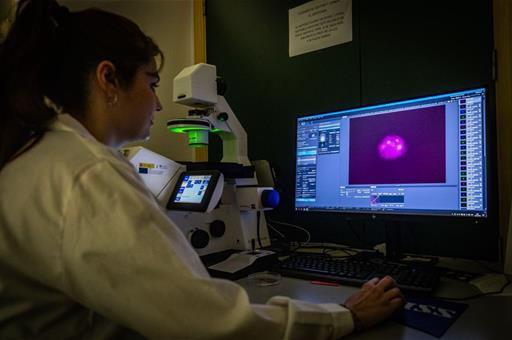 Trabajadora en un laboratorio