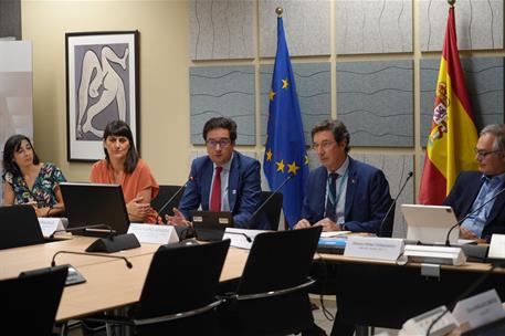 El ministro Óscar López, en la sede del Centro Común de Investigación de la Comisión Europea (JRC) de Sevilla