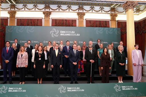 Óscar López, en la foto de familia de la Conferencia para la Protección de Menores en Línea de la UE. 