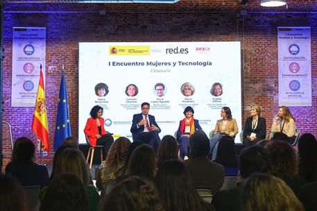 El ministro Óscar López participa en el I Encuentro Mujeres y Tecnología
