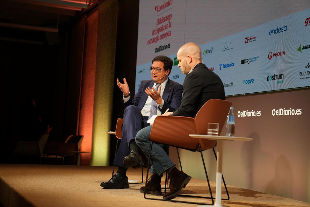 El ministro para la Transformación Digital y de la Función Pública, Óscar López, interviene en el VI Foro Económico