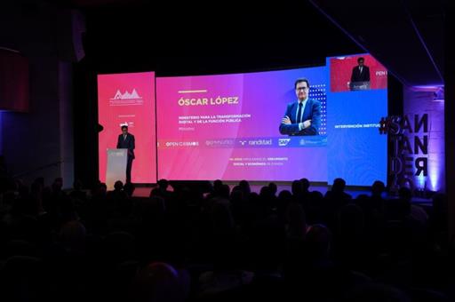 Óscar López durante un encuentro sobre inteligencia artificial 
