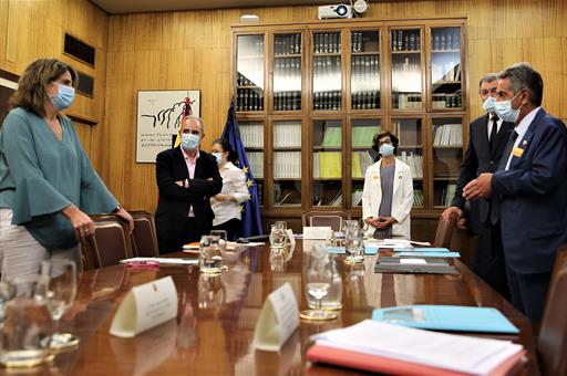 Teresa Ribera y Miguel Ángel Revilla durante el transcurso de la reunión