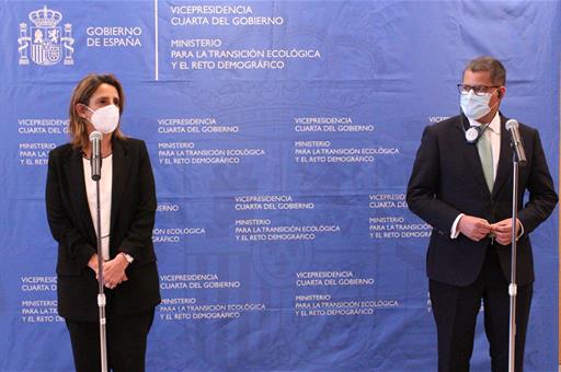 La vicepresidenta Teresa Ribera y el presidente de la COP26, Alok Sharma