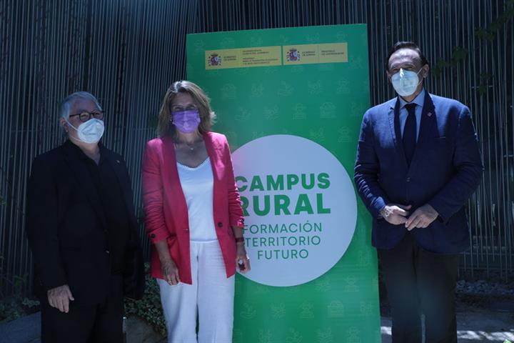 La vicepresidenta y ministra Ribera y el ministro Castell  presentan el Programa Campus Rural