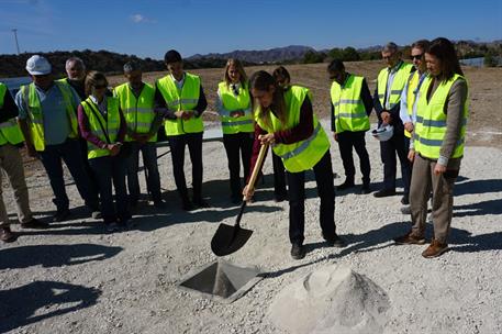 La vicepresidenta Aagesen preside el acto de colocación de la primera piedra del Centro de Producción de Especies Marinas