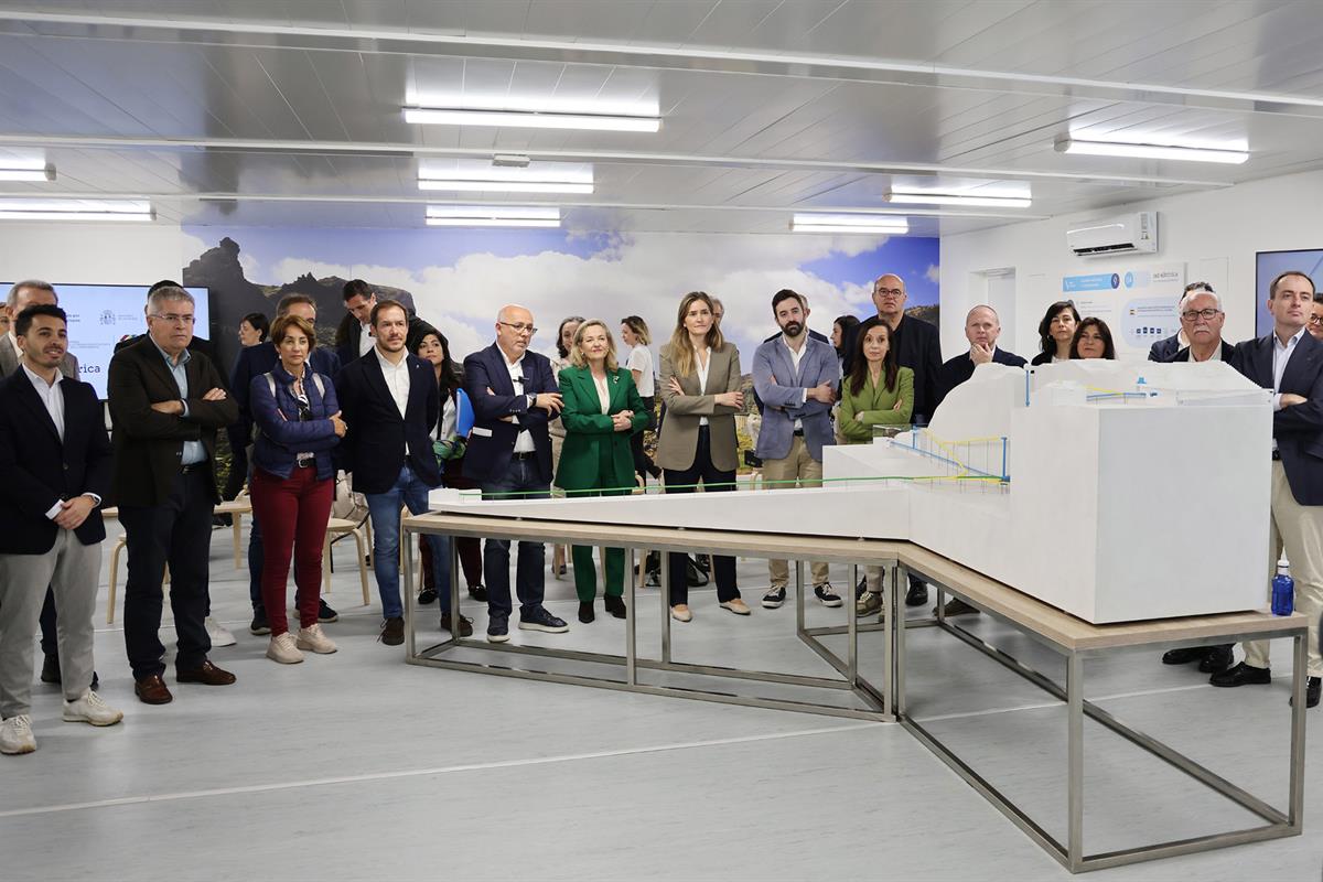 La vicepresidenta Sara Aagesen visita la central hidroeléctrica reversible Salto de Chira–Soria, en Gran Canaria.