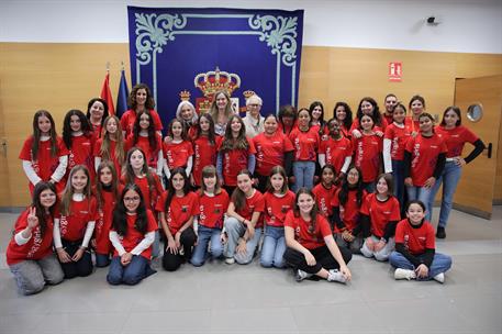 La vicepresidenta Sara Aagesen, con las representantes del 