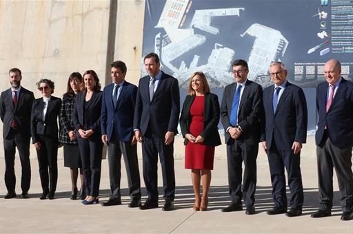 El ministro de Transportes y Movilidad Sostenible, Óscar Puente, durante la visita al Puerto de Valencia.