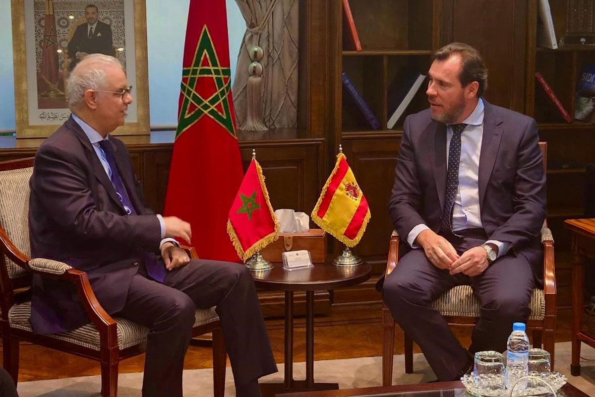 El ministro de Transportes y Movilidad Sostenible, Óscar Puente, con ministro de Infraestructura y Agua de Marruecos, Nizar Bara