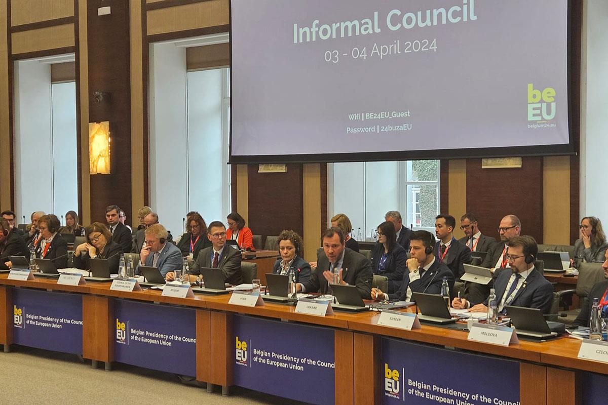 El ministro de Transportes y Movilidad Sostenible, Óscar Puente, durante su intervención en el Consejo de Ministros Informal de 